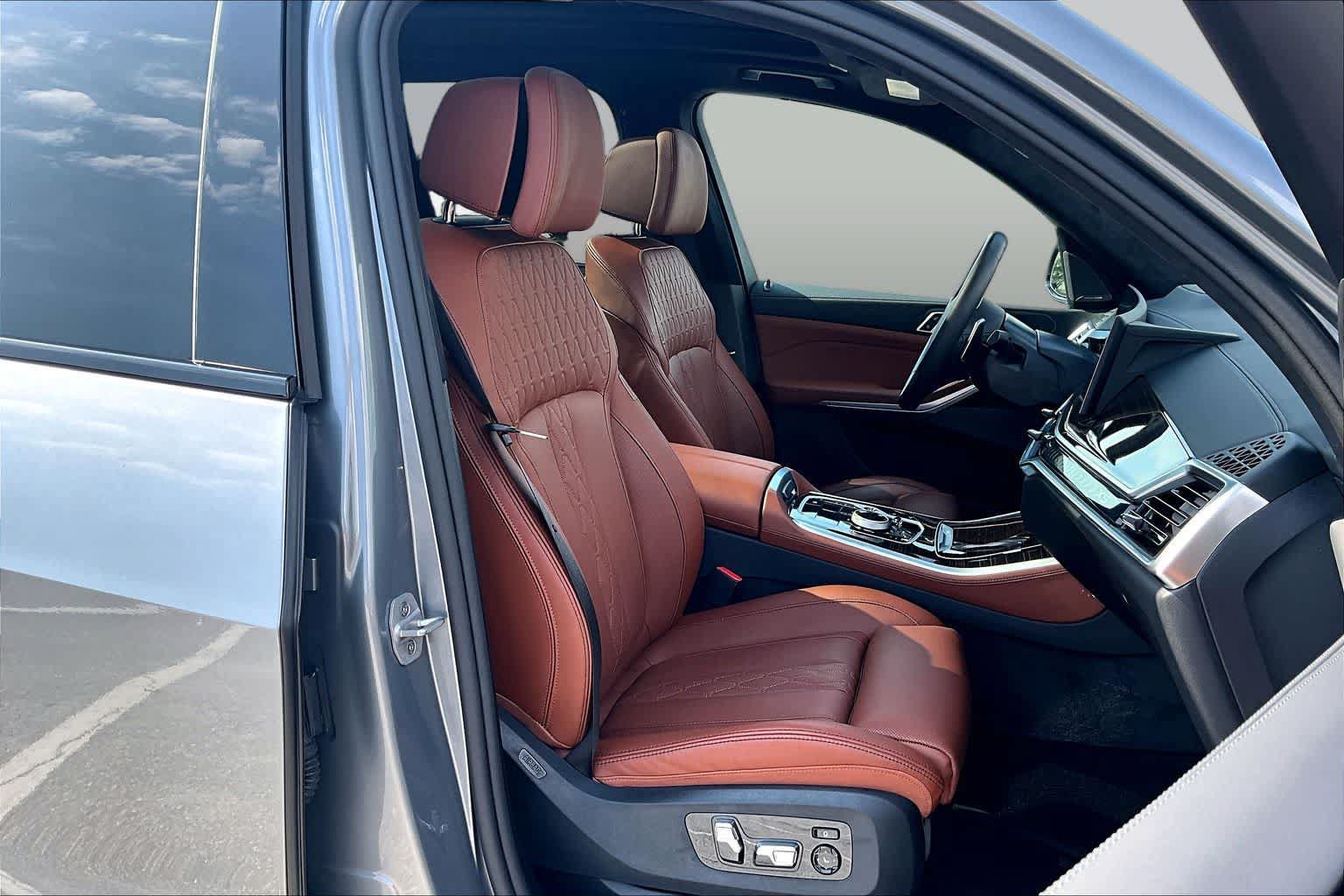 Used 2026 BMW X5 sDrive40i w/ Executive Package RWD image 9