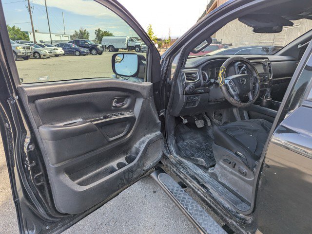 Used 2018 Nissan Titan SV w/ SV Convenience Package AWD/4WD image 8
