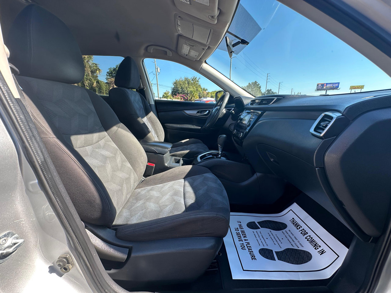 Used 2016 Nissan Rogue SV image 8