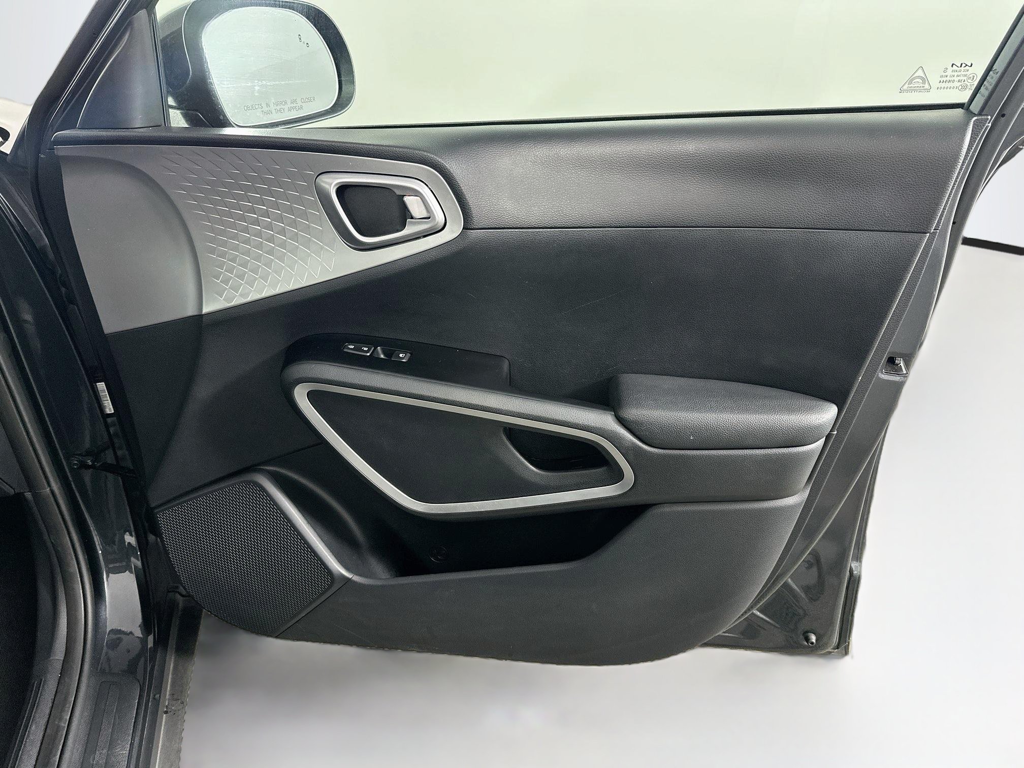 Used 2025 Kia Soul LX w/ LX Technology Package FWD image 32