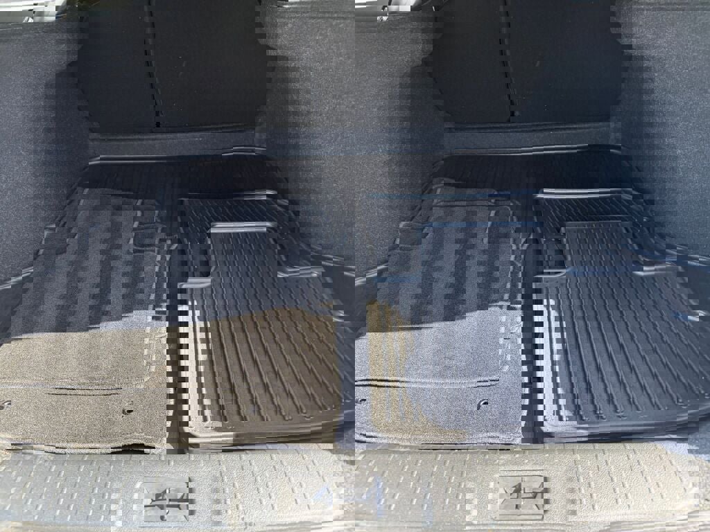 Used 2021 Nissan Sentra SR w/ SR Premium Package image 32