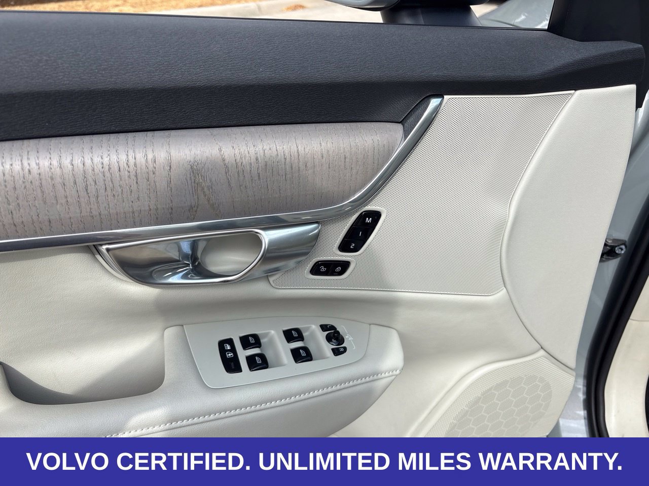 Certified 2025 Volvo V90 B6 Cross Country Plus AWD/4WD image 18