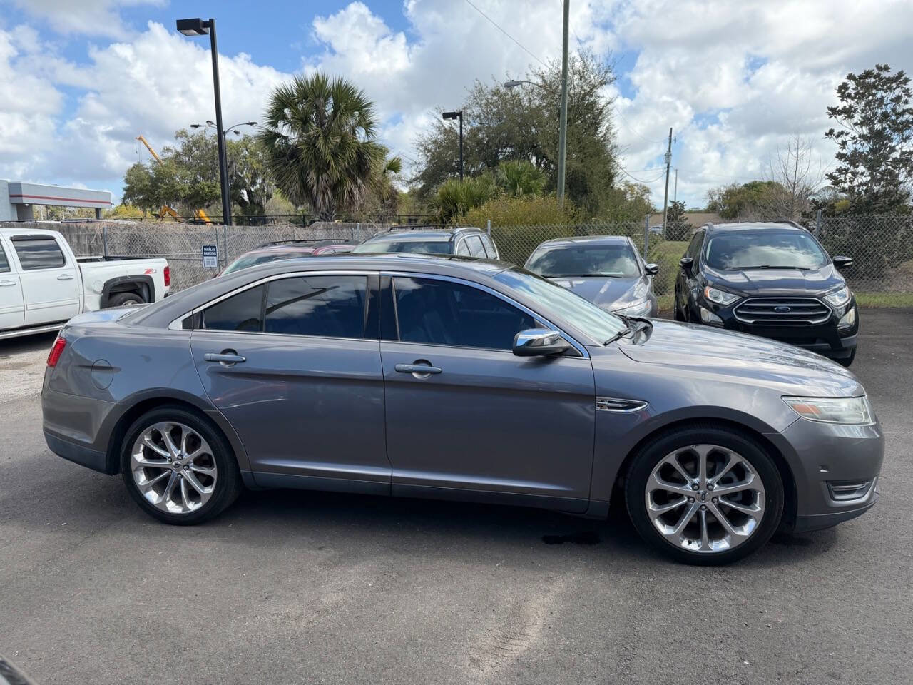 Used 2013 Ford Taurus Limited FWD image 8