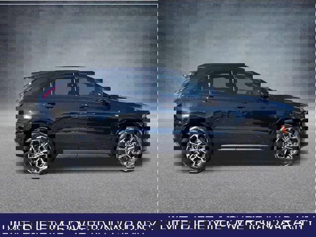 Used 2025 Cadillac XT4 Sport image 3