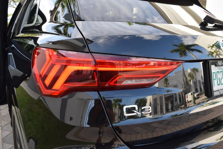 Used 2022 Audi Q3 2.0T Premium w/ Convenience Package AWD/4WD image 37