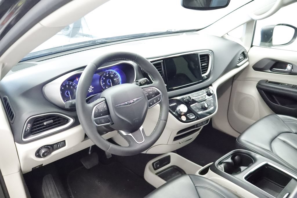 Certified 2023 Chrysler Pacifica Touring-L FWD image 23