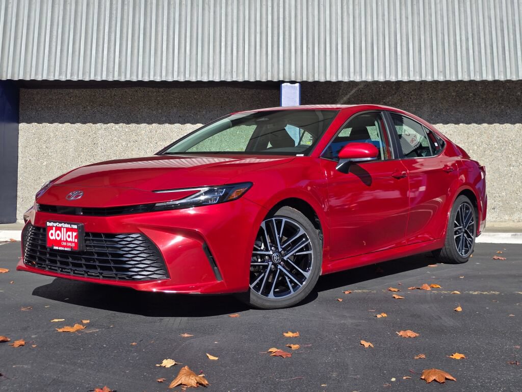 Used 2025 Toyota Camry XLE FWD image 1