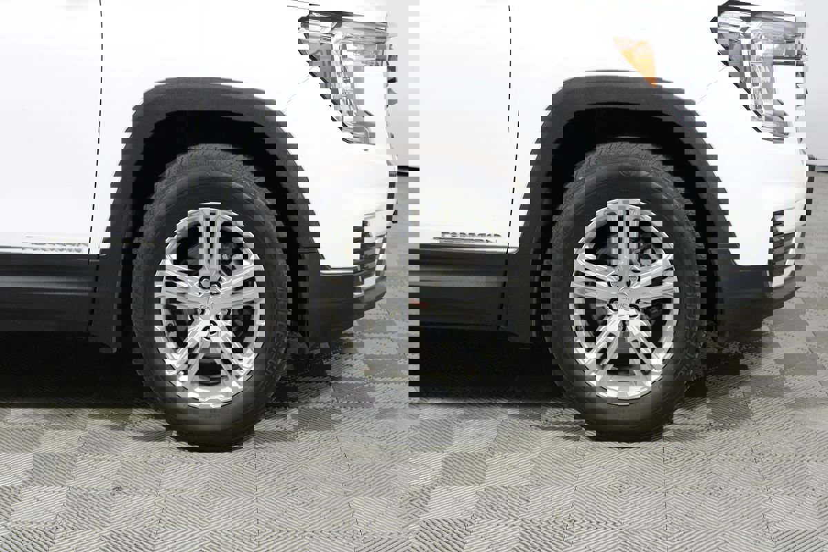 Used 2023 GMC Terrain SLE w/ Driver Convenience Package image 22