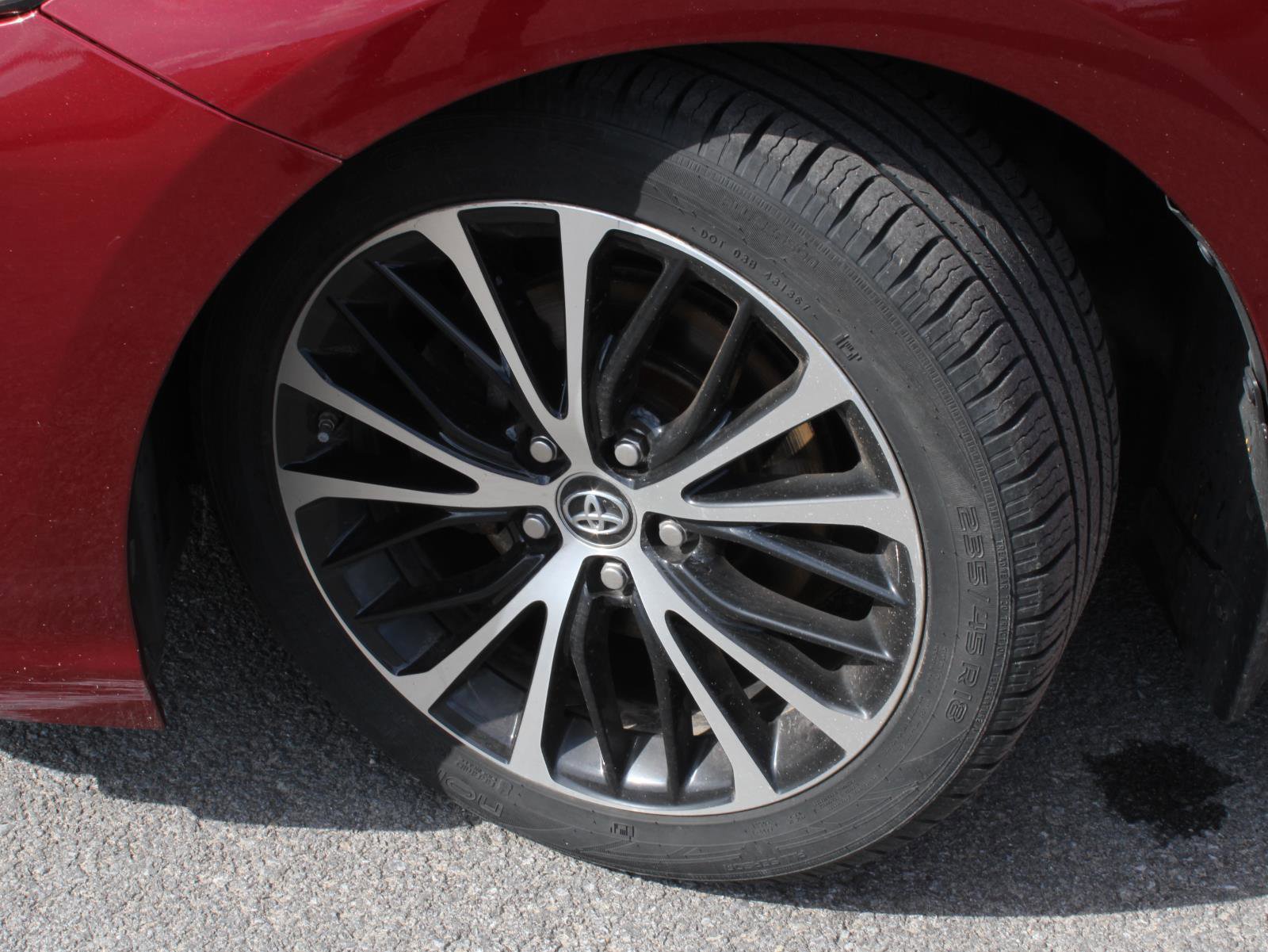Used 2018 Toyota Camry SE w/ Moonroof Package FWD image 16