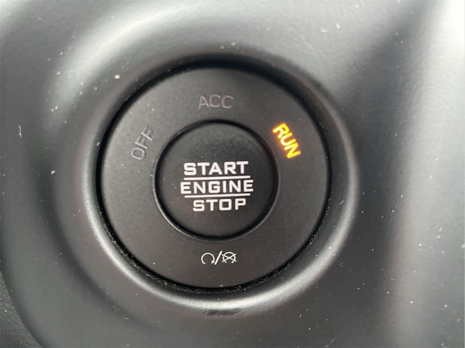 Used 2022 Jeep Gladiator Willys AWD/4WD image 28
