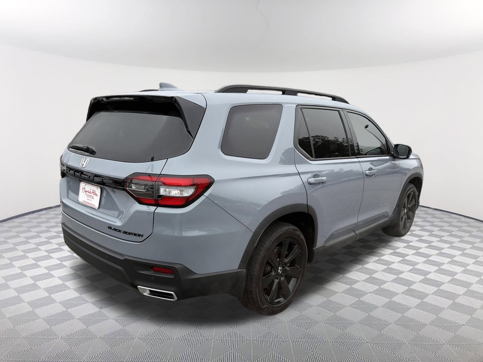 Used 2025 Honda Pilot Black Edition image 17