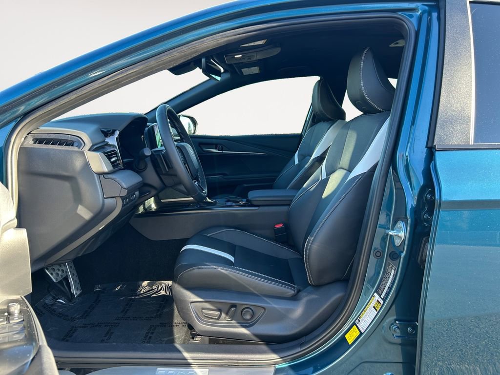 Used 2025 Toyota Camry SE w/ Convenience Package image 15