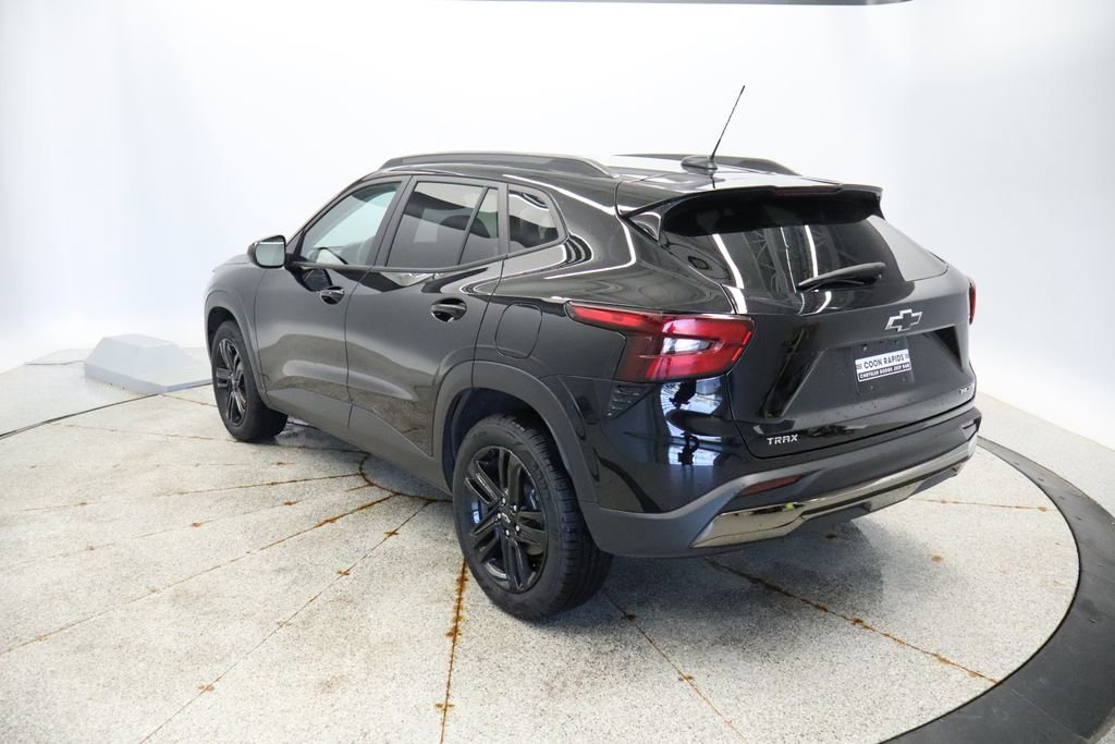 Used 2024 Chevrolet Trax ACTIV w/ Sunroof Package image 3