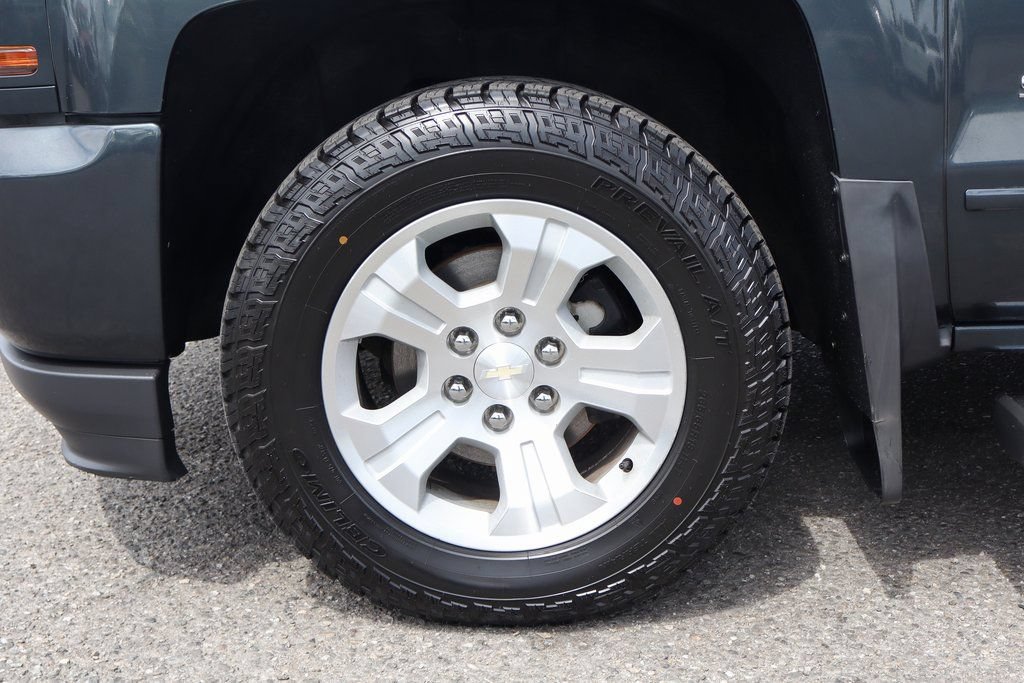 Used 2018 Chevrolet Silverado 1500 LT w/ All Star Edition AWD/4WD image 38
