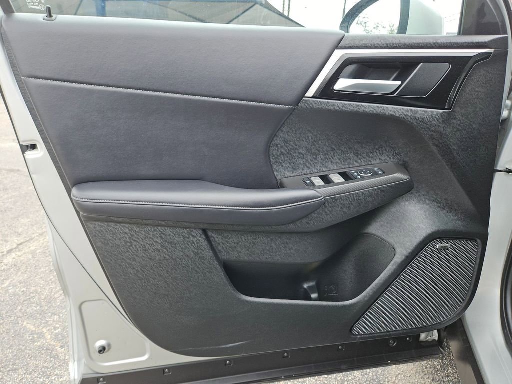 Used 2025 Mitsubishi Outlander SE FWD image 6