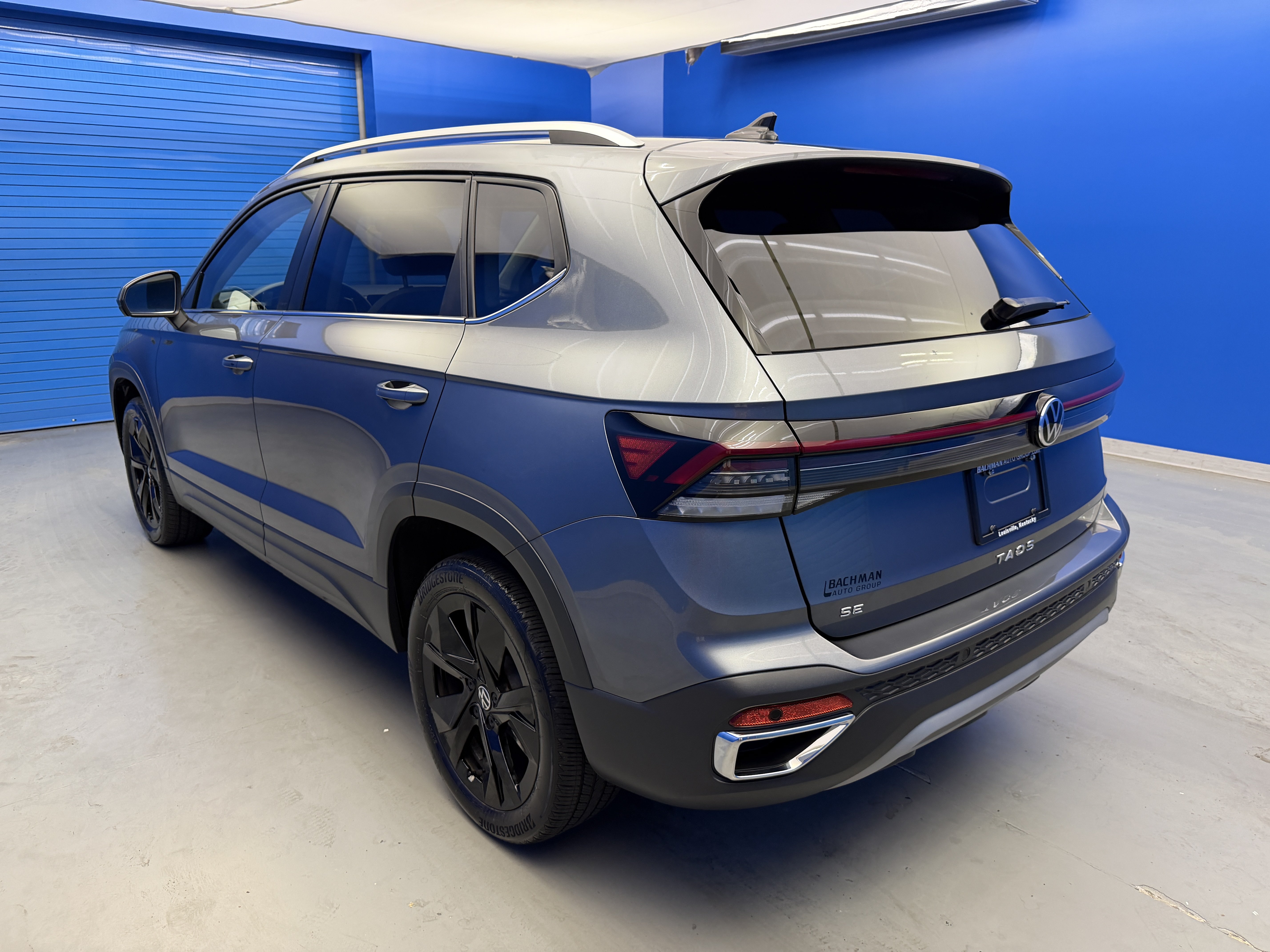 Certified 2025 Volkswagen Taos SE w/ Panoramic Sunroof Package FWD image 5