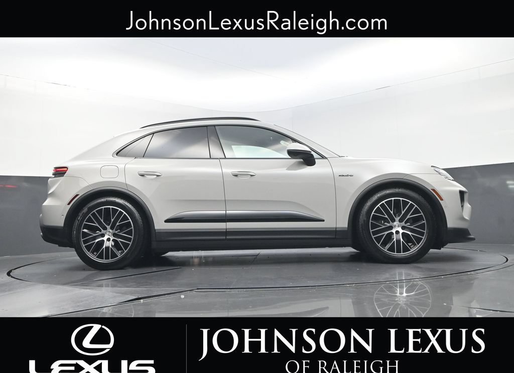 Used 2026 Porsche Macan 4 Electric AWD/4WD image 20
