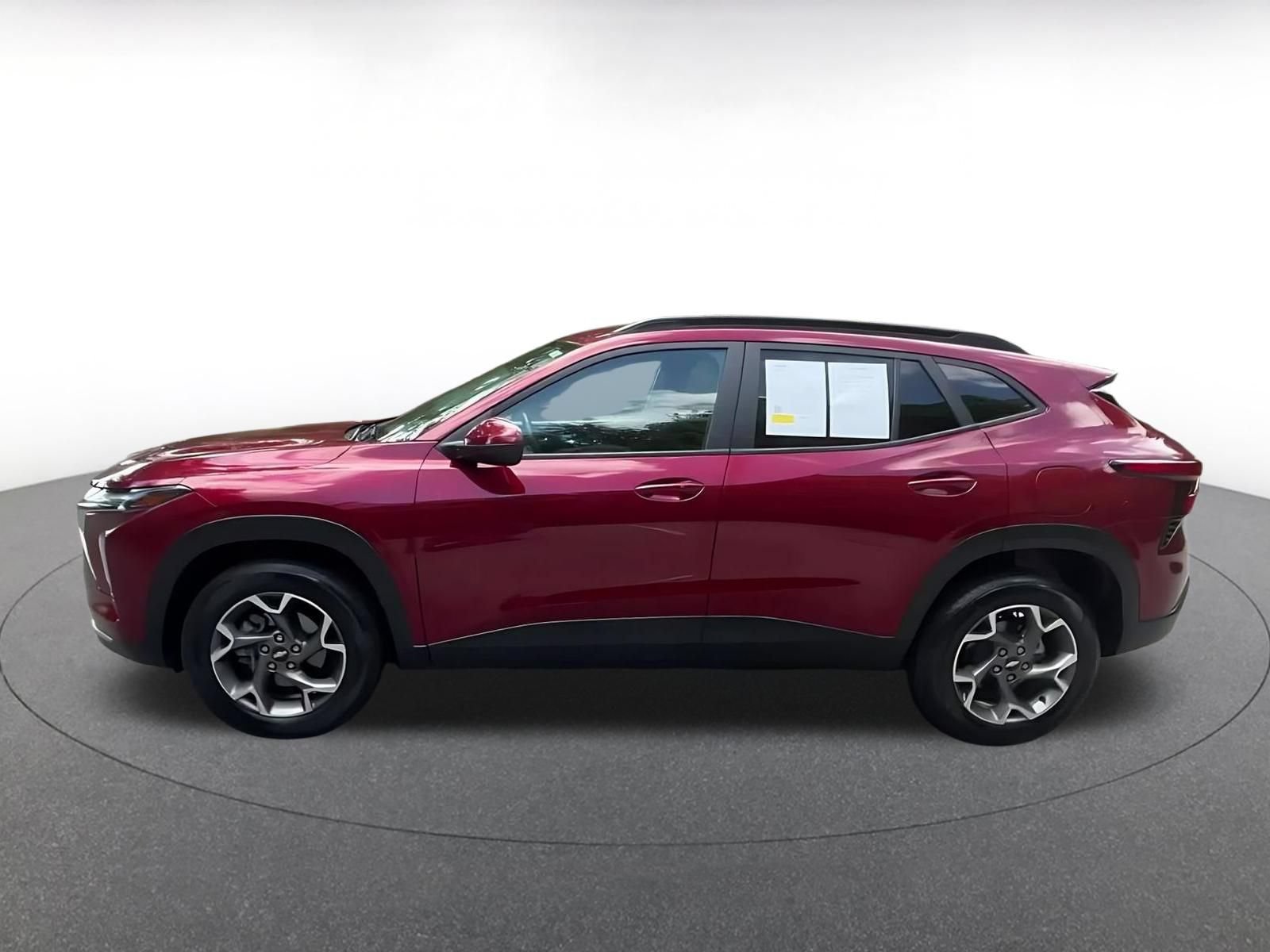 Used 2025 Chevrolet Trax LT w/ LT Convenience Package FWD image 7
