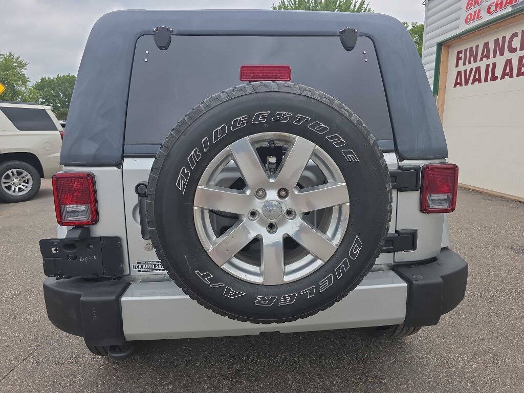 Used 2012 Jeep Wrangler Sahara AWD/4WD image 4