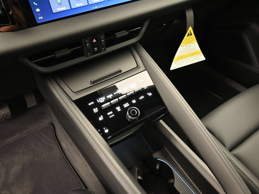 Certified 2025 Porsche Macan Electric RWD image 11
