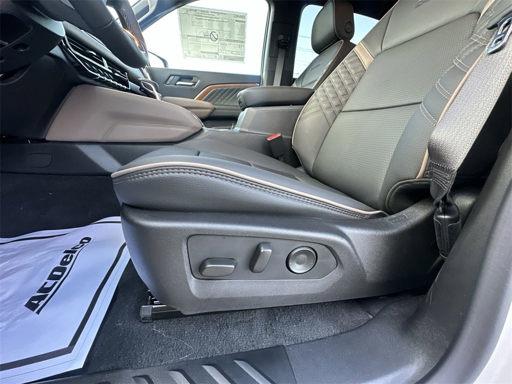 New 2026 GMC Canyon Denali image 12