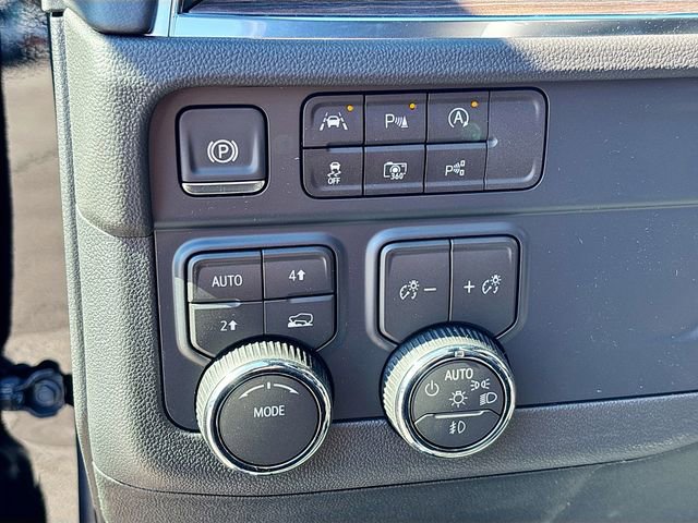 New 2026 Chevrolet Suburban LT image 10