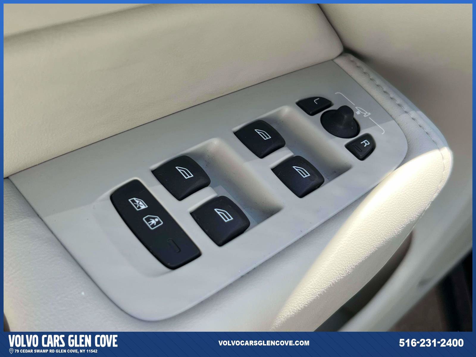 Certified 2024 Volvo XC60 B5 Ultimate w/ Protection Package Premier AWD/4WD image 17