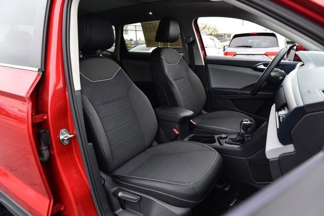 Certified 2023 Volkswagen Taos SE w/ Panoramic Sunroof Package image 21