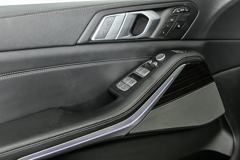 Used 2020 BMW X7 xDrive40i w/ M Sport Package AWD/4WD image 13