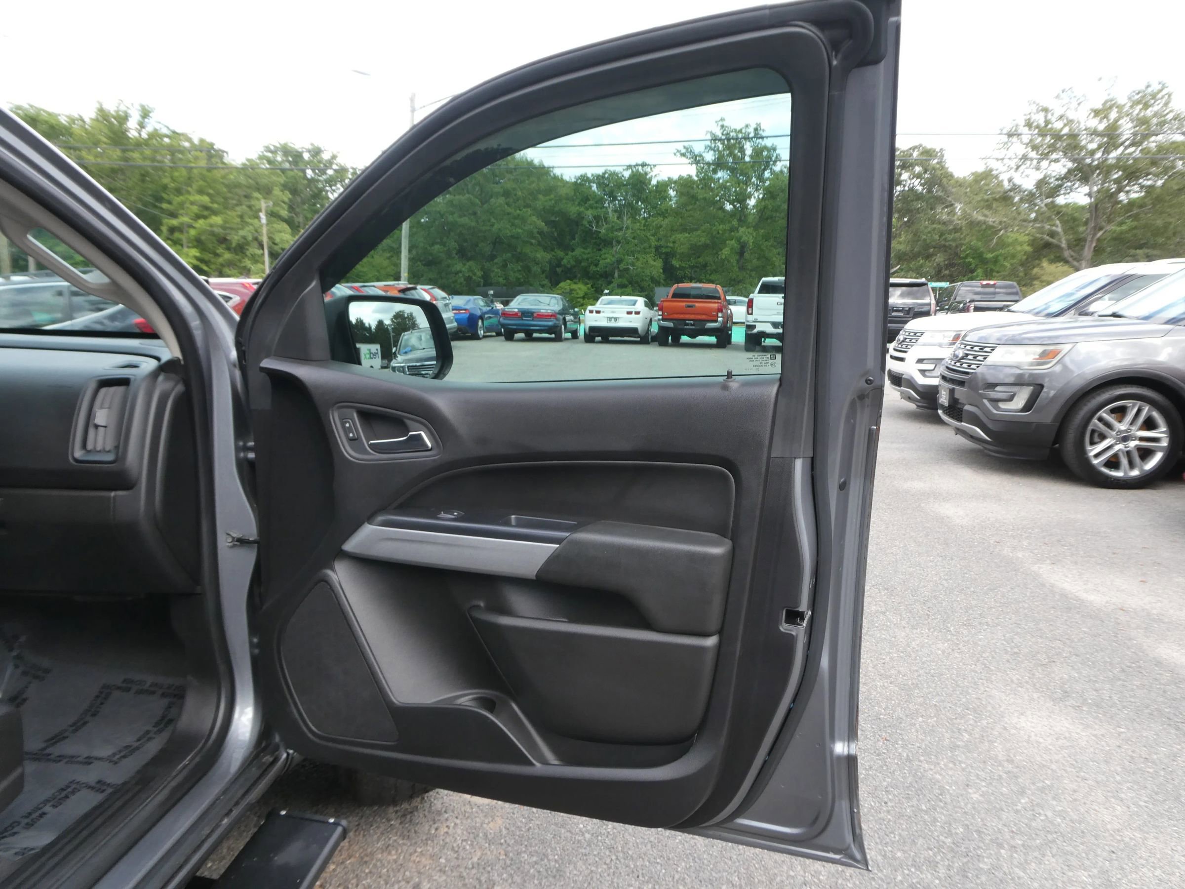 Used 2019 Chevrolet Colorado LT w/ LT Convenience Package AWD/4WD image 17
