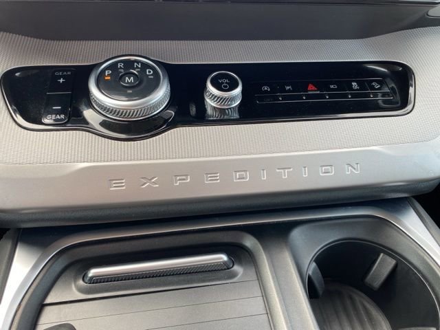 Used 2025 Ford Expedition Active AWD/4WD image 25