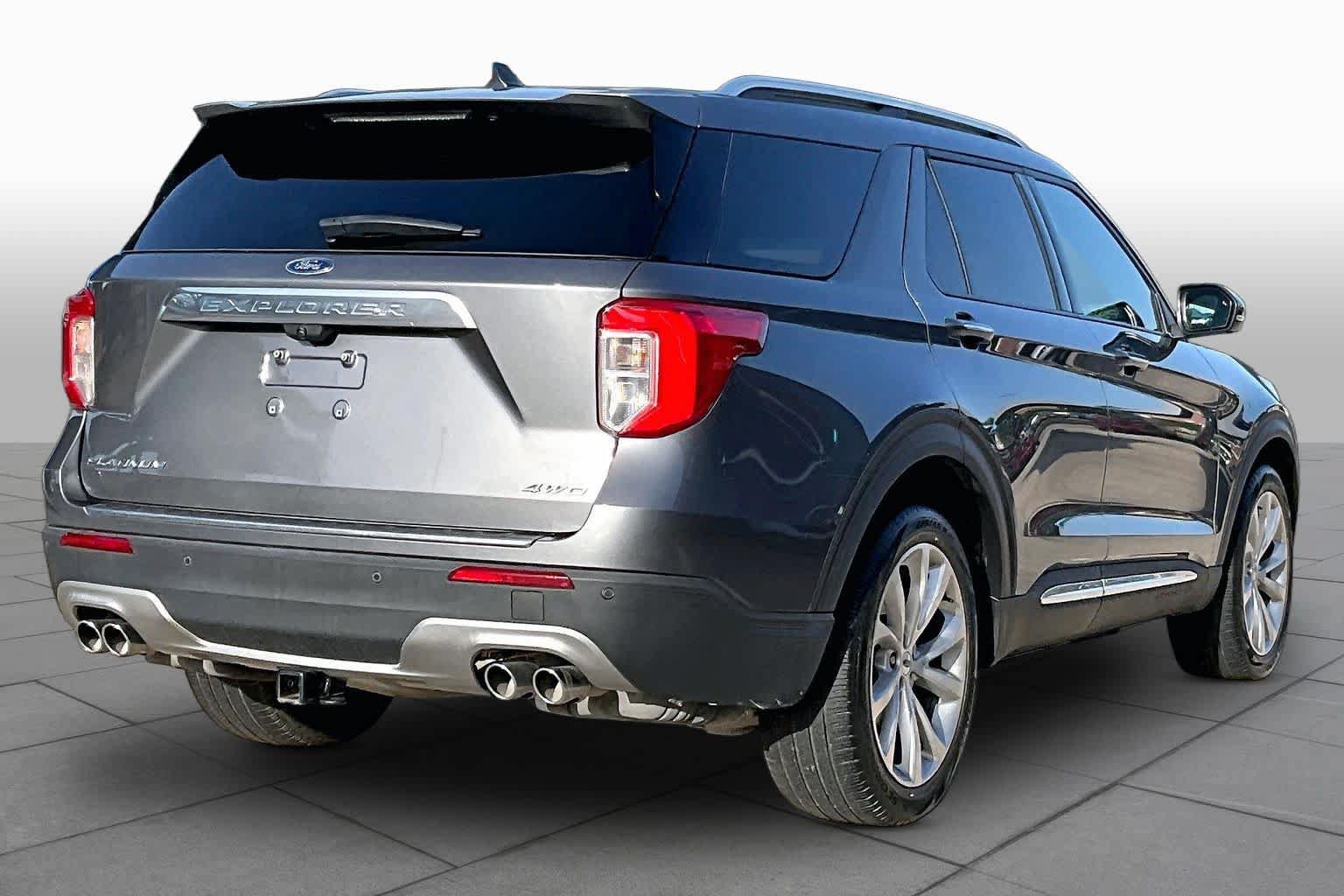 Used 2022 Ford Explorer Platinum w/ Equipment Group 601A AWD/4WD image 13