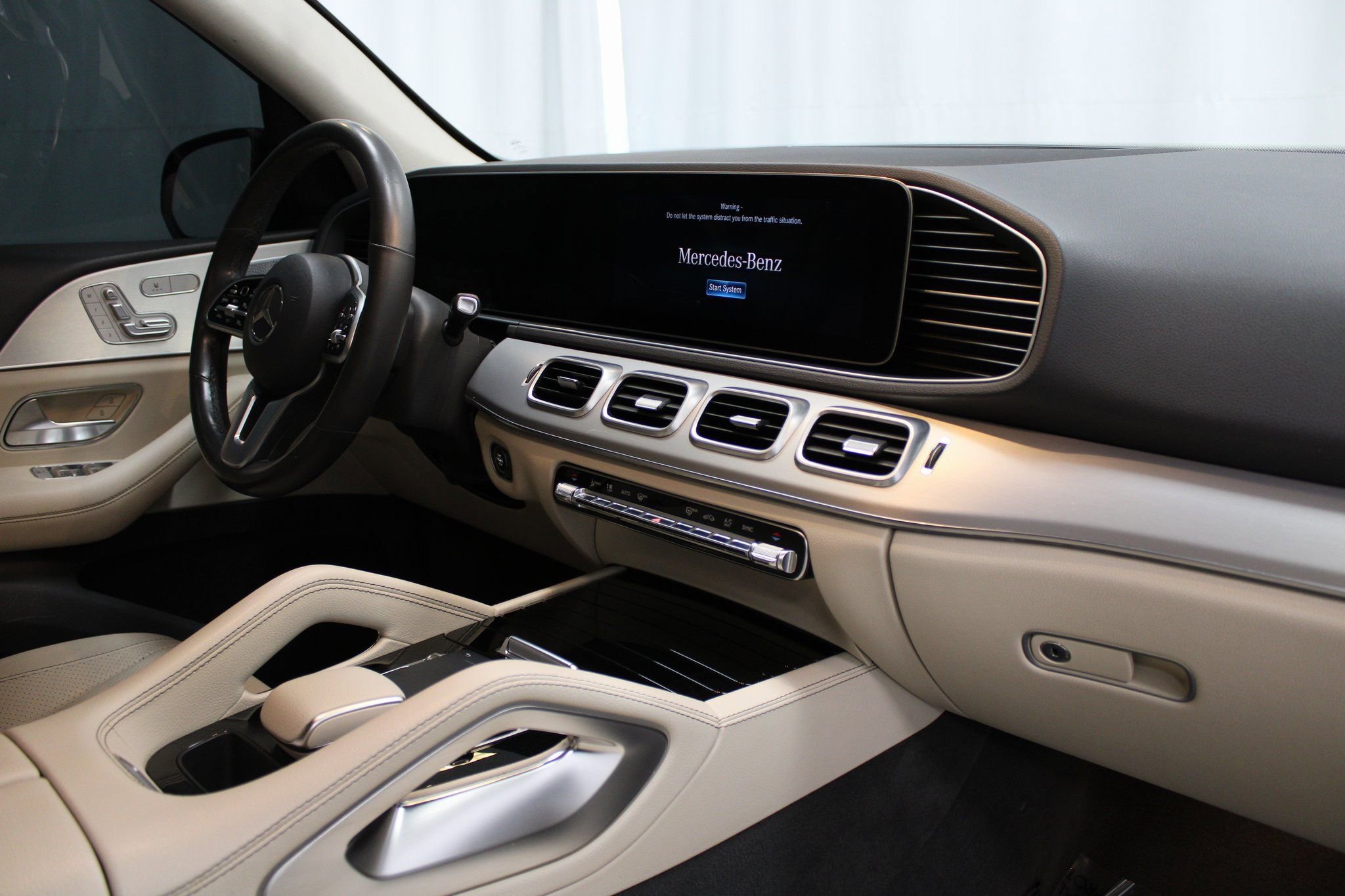 Used 2020 Mercedes-Benz GLE 350 4MATIC w/ Premium Package image 30