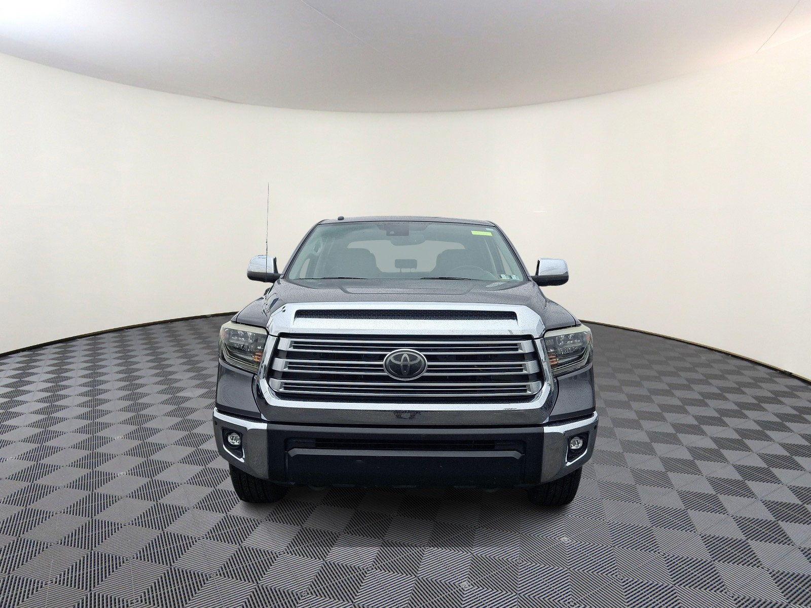 Used 2018 Toyota Tundra Limited w/ Limited Premium Package AWD/4WD image 2