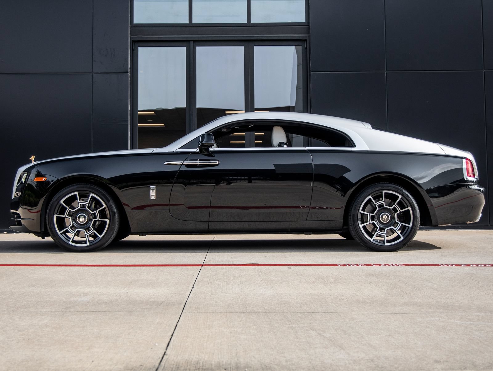 Used 2019 Rolls-Royce Wraith RWD image 2