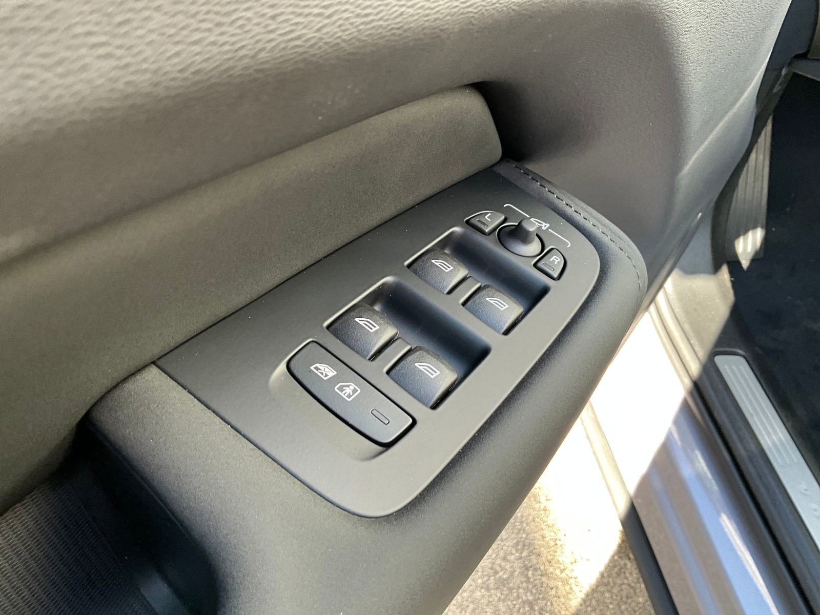 New 2026 Volvo XC60 B5 Plus w/ Climate Package image 11