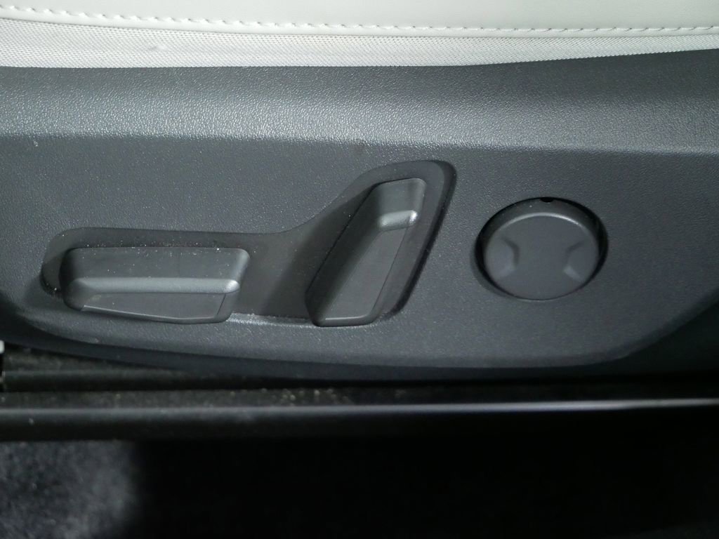 Certified 2023 Kia Niro EX Touring FWD image 23