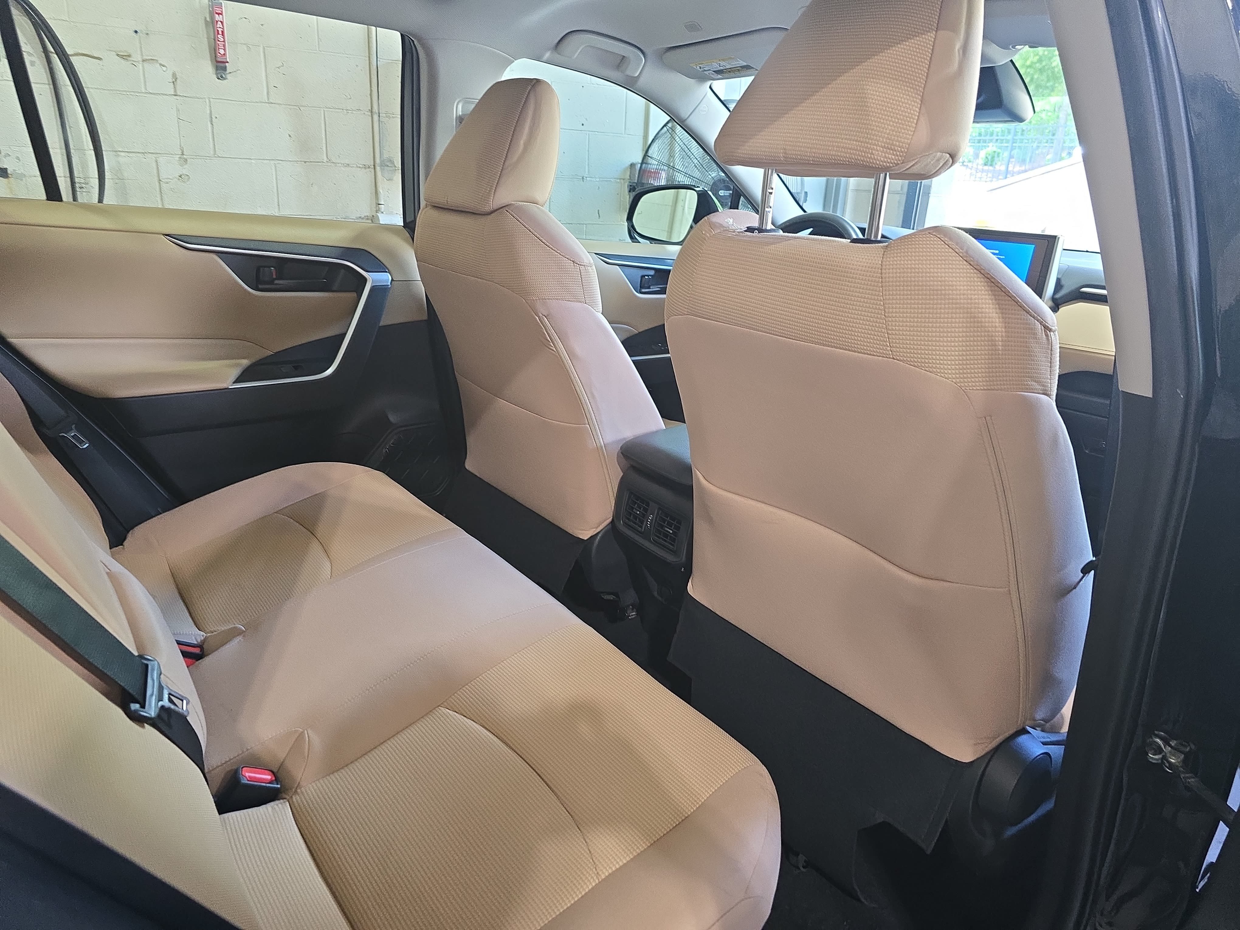 Used 2024 Toyota RAV4 LE AWD/4WD image 10