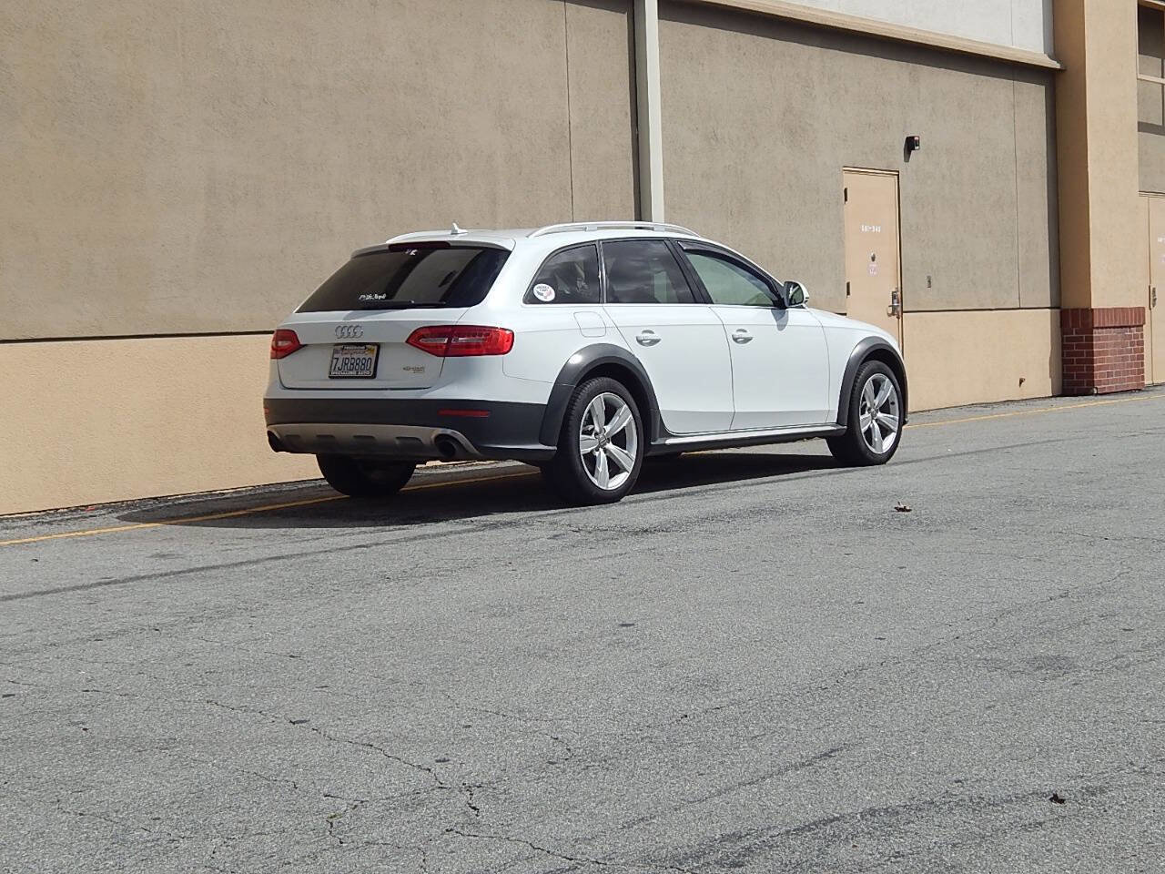 Used 2015 Audi A4 Premium Plus w/ Technology Package image 3