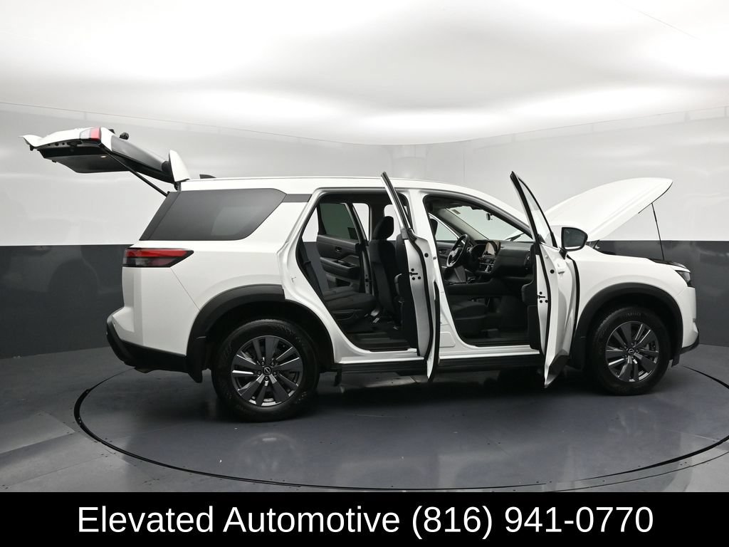 Used 2024 Nissan Pathfinder S AWD/4WD image 33