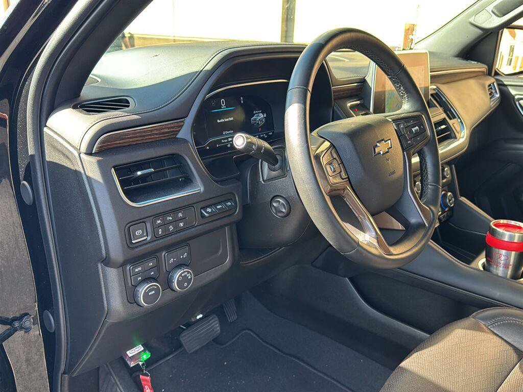 Used 2024 Chevrolet Tahoe High Country AWD/4WD image 3