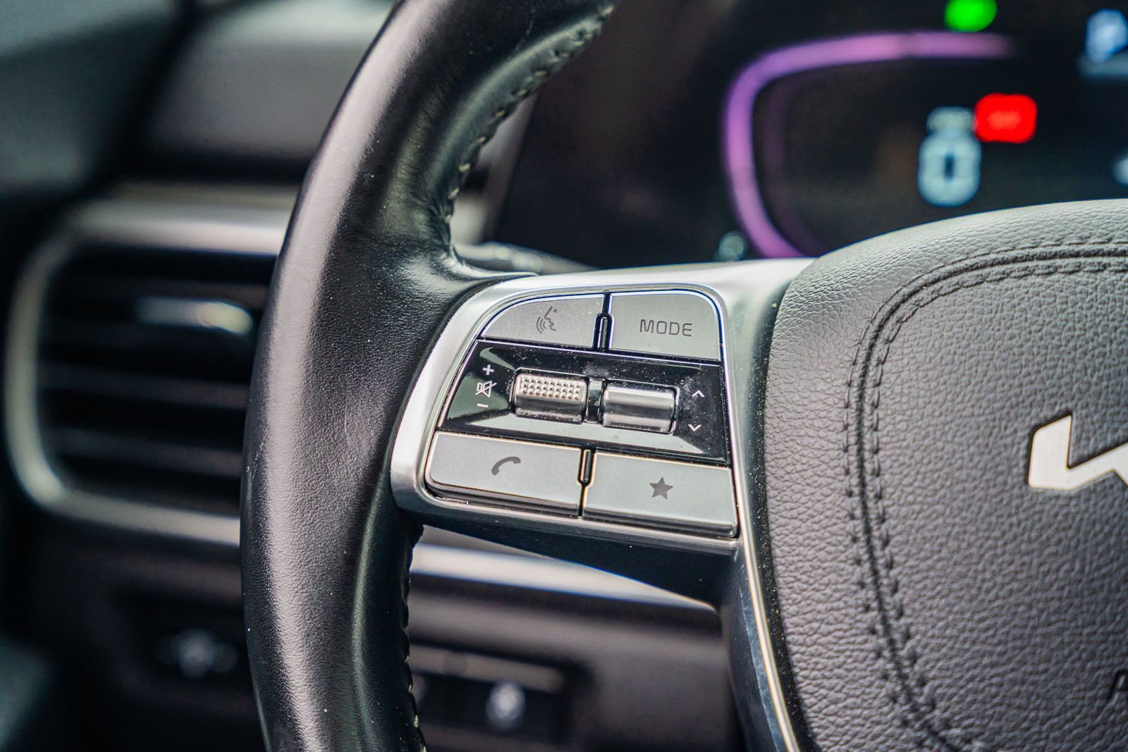 Used 2023 Kia Telluride EX w/ EX Captain's Chair Package image 27