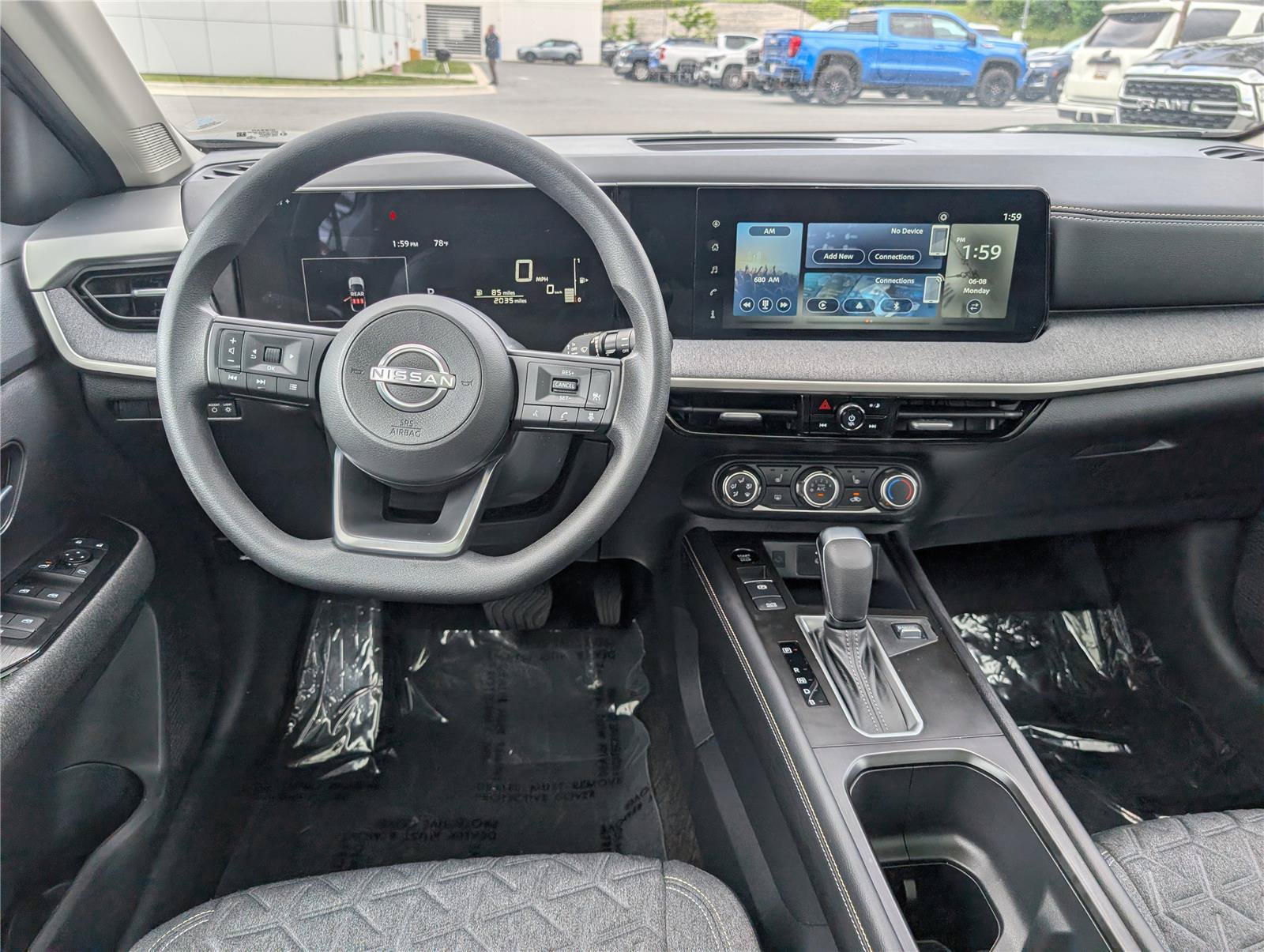 Used 2025 Nissan Kicks SV w/ SV Premium Package AWD/4WD image 18