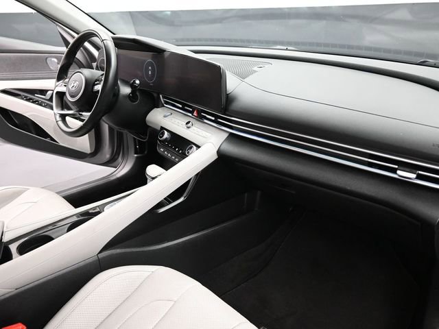 Used 2023 Hyundai Elantra Limited image 24