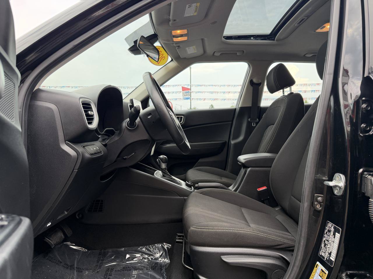 Used 2022 Hyundai Venue SEL w/ Cargo Package FWD image 14