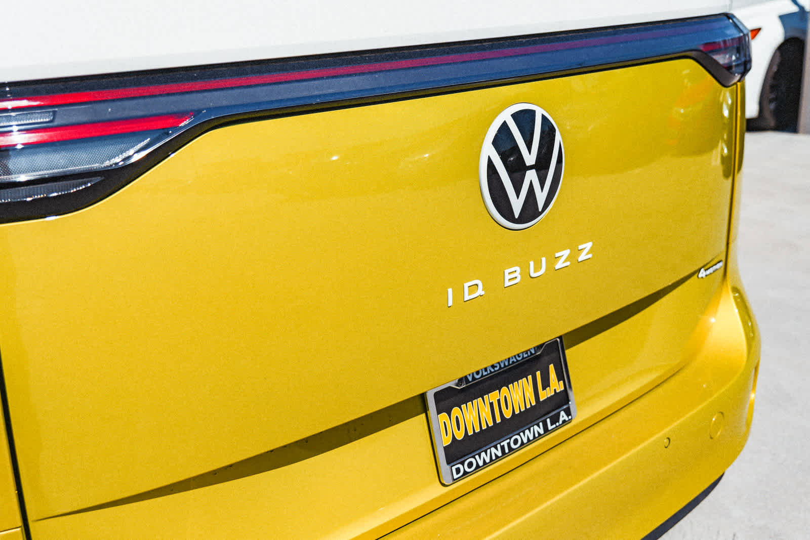 New 2025 Volkswagen ID. Buzz 1st Edition image 8
