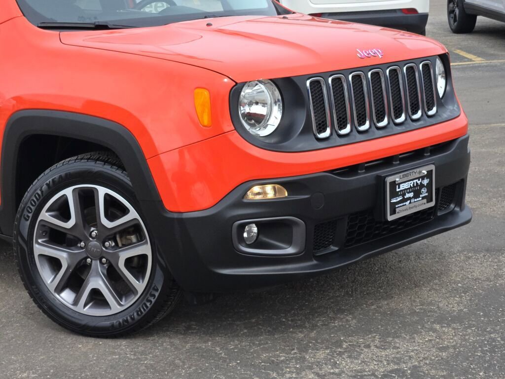 Used 2017 Jeep Renegade Latitude w/ Cold Weather Group image 2