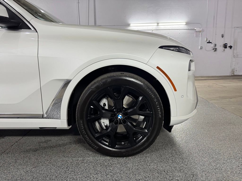 Used 2024 BMW X7 xDrive40i w/ Premium Package image 4