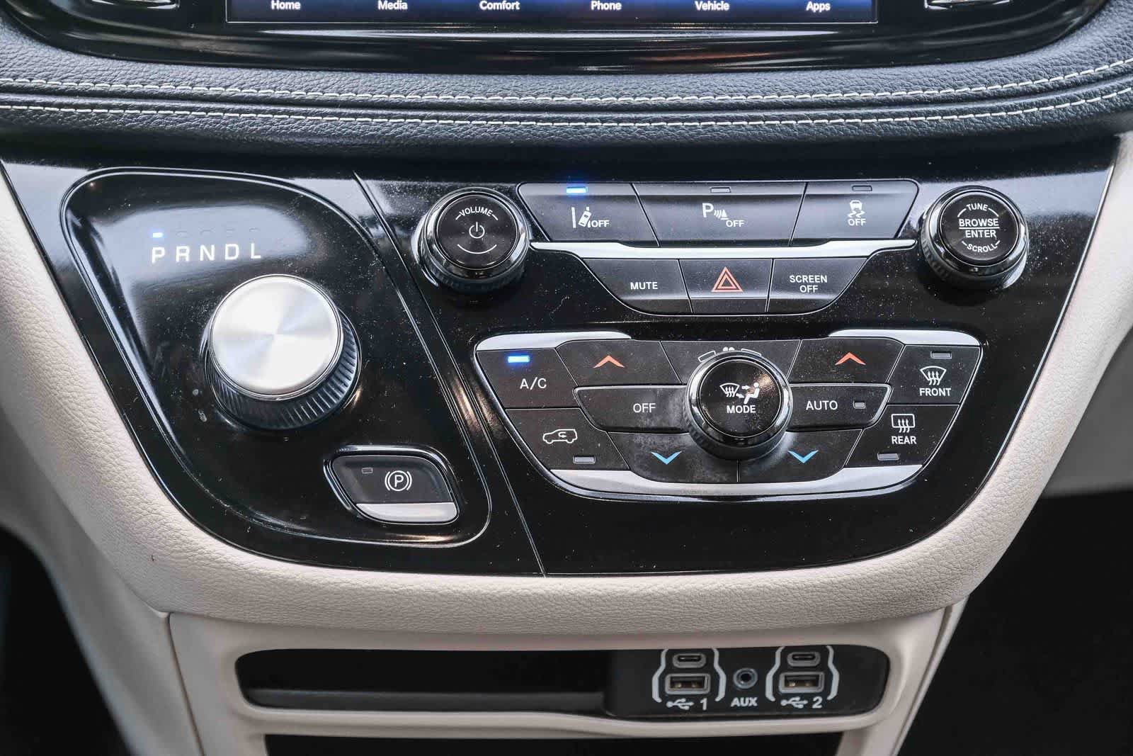 Used 2023 Chrysler Pacifica Touring-L FWD image 15