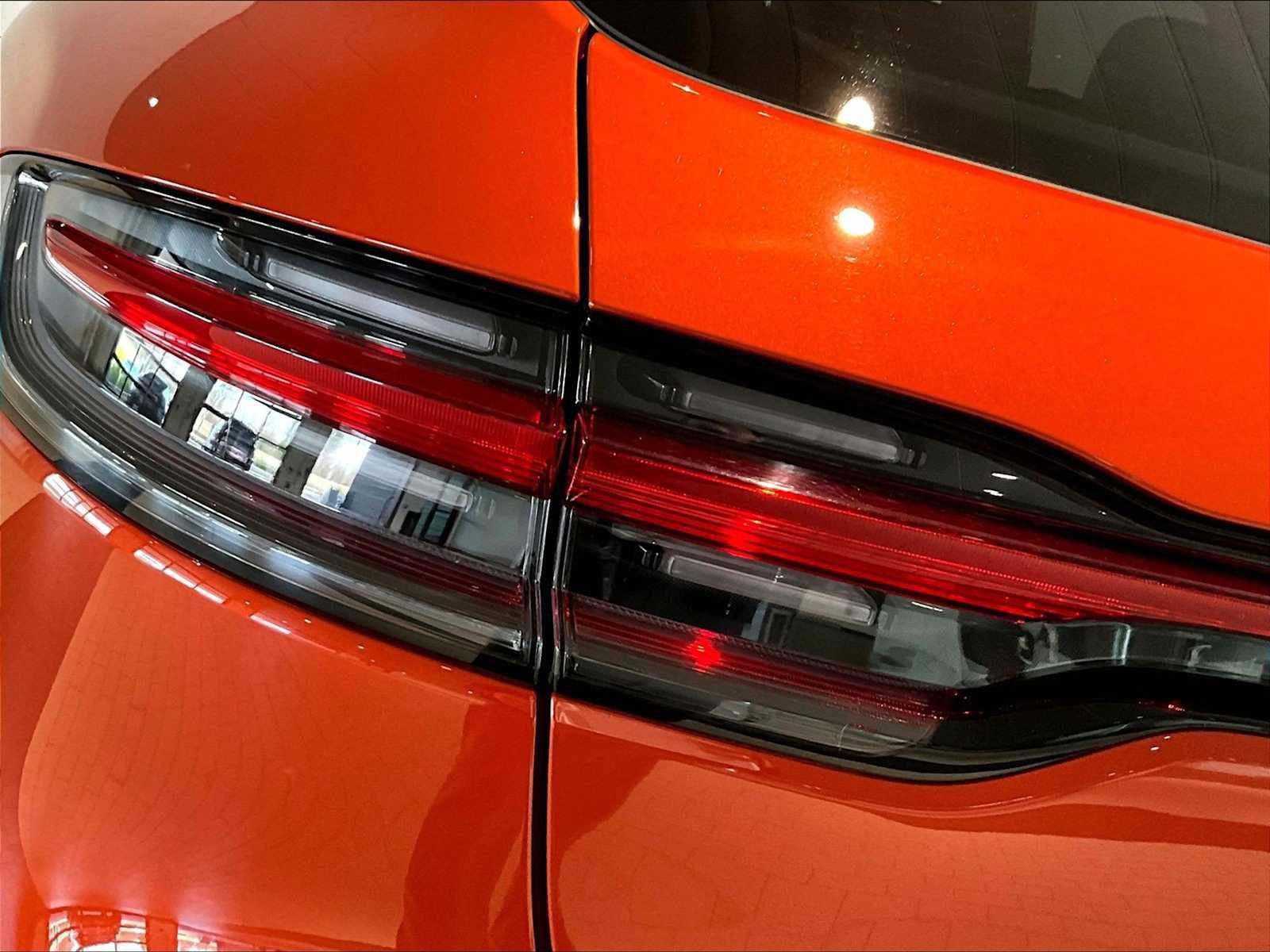 Used 2025 Porsche Macan image 34